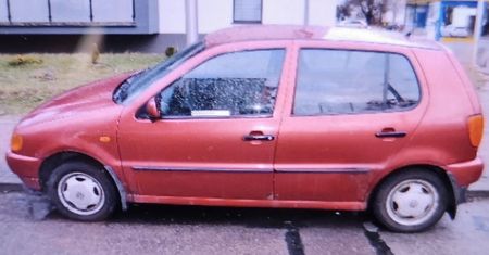 Palił i słuchał sobie muzyki w samochodzie. Właścicielka nie miała litości