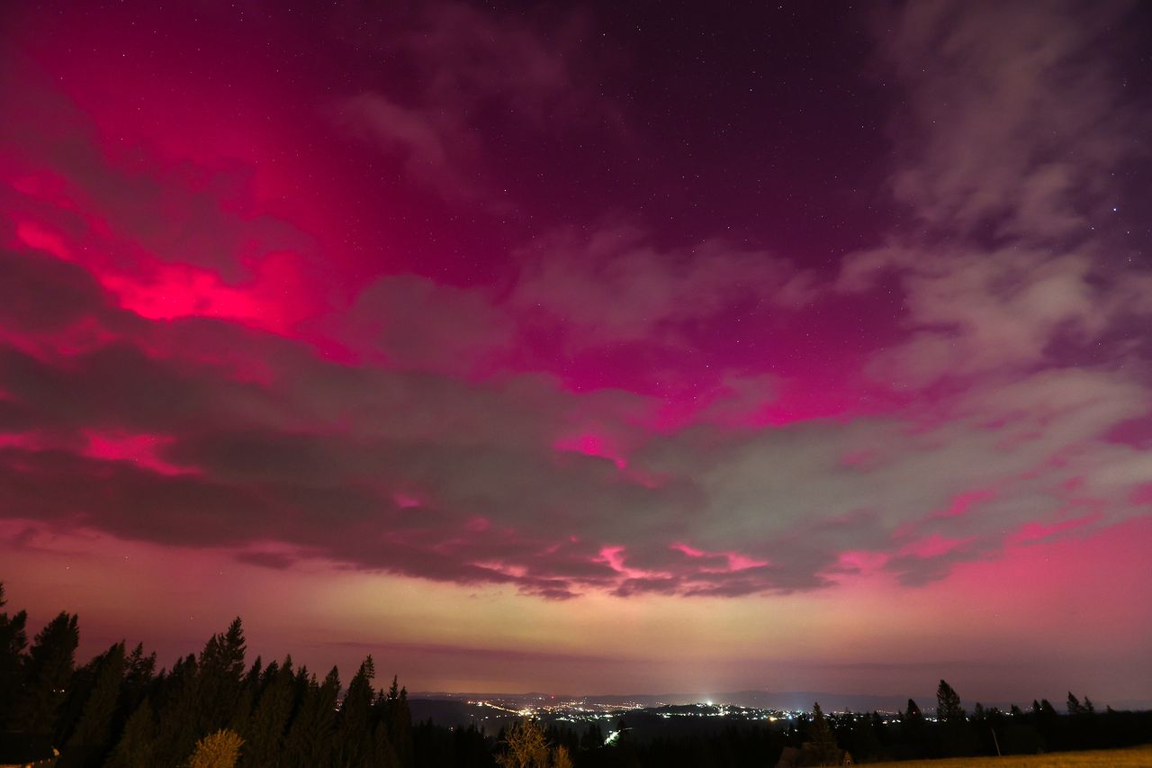 Burza geomagnetyczna. Niebo nad Polską aż "płonęło", jest pełno zdjęć