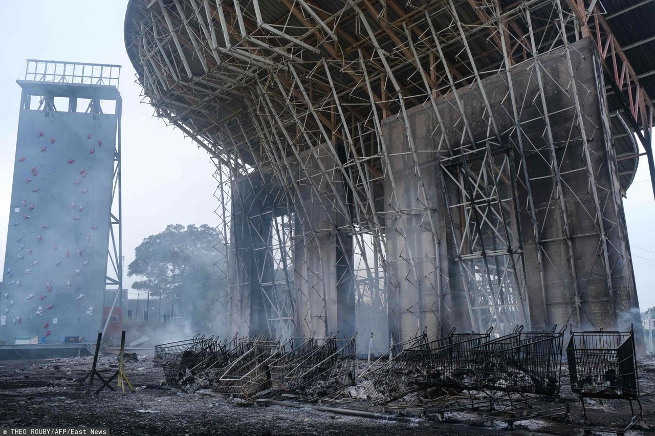 In New Caledonia, riots broke out due to a law that expands the list of voters.