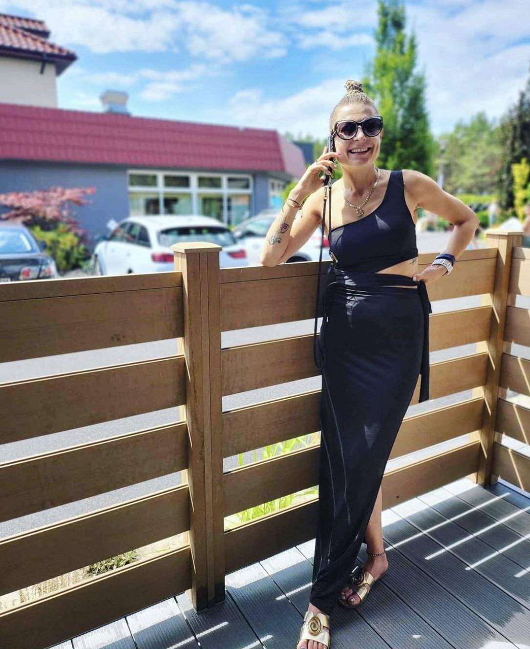 Magdalena Narożna w złotym kostiumie jak "bogini"
