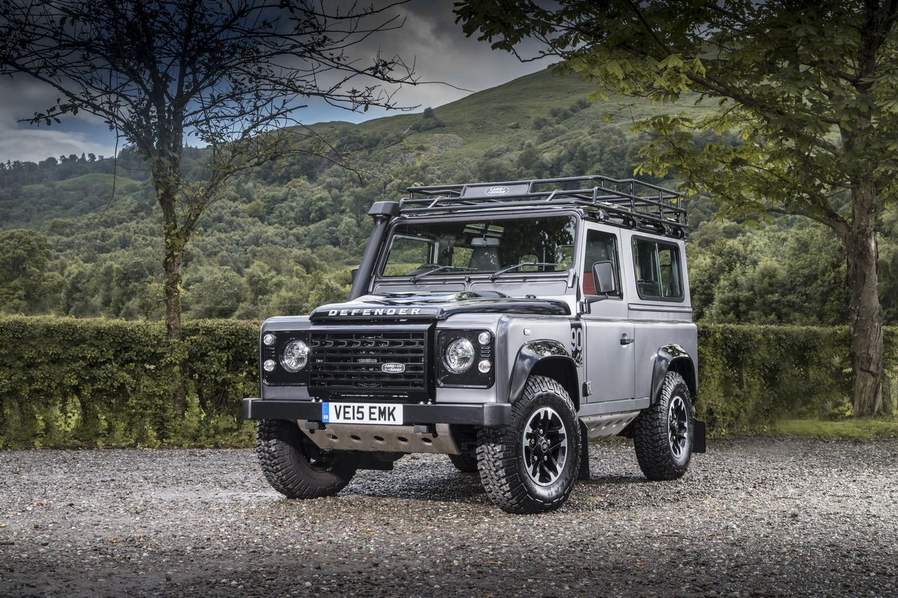 Land Rover Defender 90 Adventure UK-spec (2015)