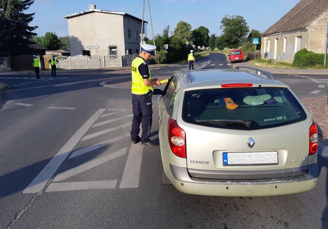 Pojechał na policję po pijaku. Dzień wcześniej zabrali mu za to prawo jazdy