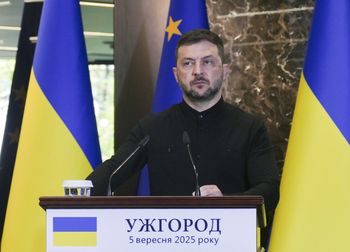 Zełenski zaprasza Putina do Kijowa. "Pogrywa" z USA
