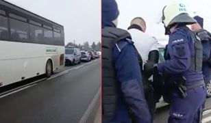 Jarantowice: pseudokibice zaatakowali autobus przeciwnej drużyny. Jest nagranie