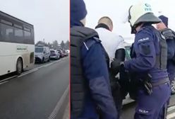 Jarantowice: pseudokibice zaatakowali autobus przeciwnej drużyny. Jest nagranie