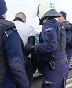 Jarantowice: pseudokibice zaatakowali autobus przeciwnej drużyny. Jest nagranie