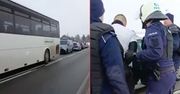 Jarantowice: pseudokibice zaatakowali autobus przeciwnej drużyny. Jest nagranie