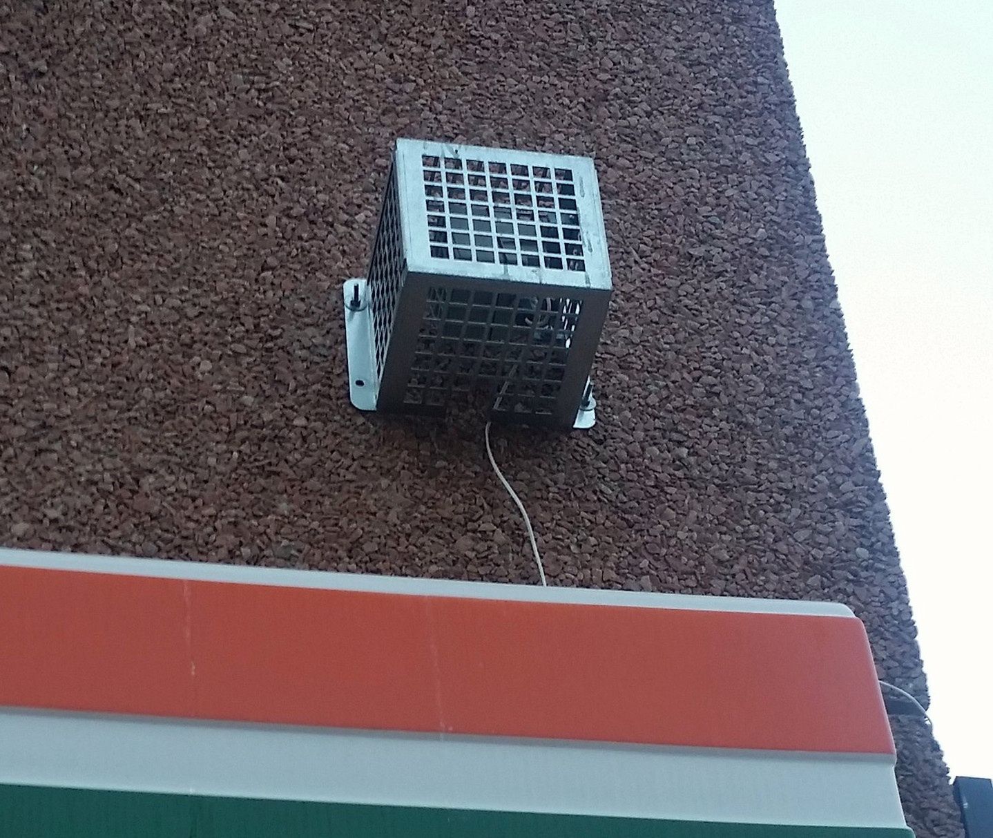 Komar - urządzenie do odstraszania młodzieży
