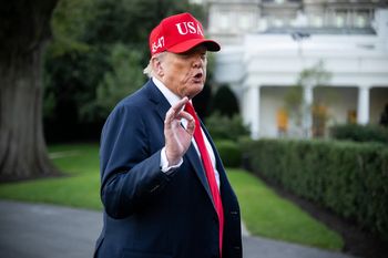 Jest decyzja Donalda Trumpa. Wprowadza 25-proc. cła na ciężarówki. Podał datę