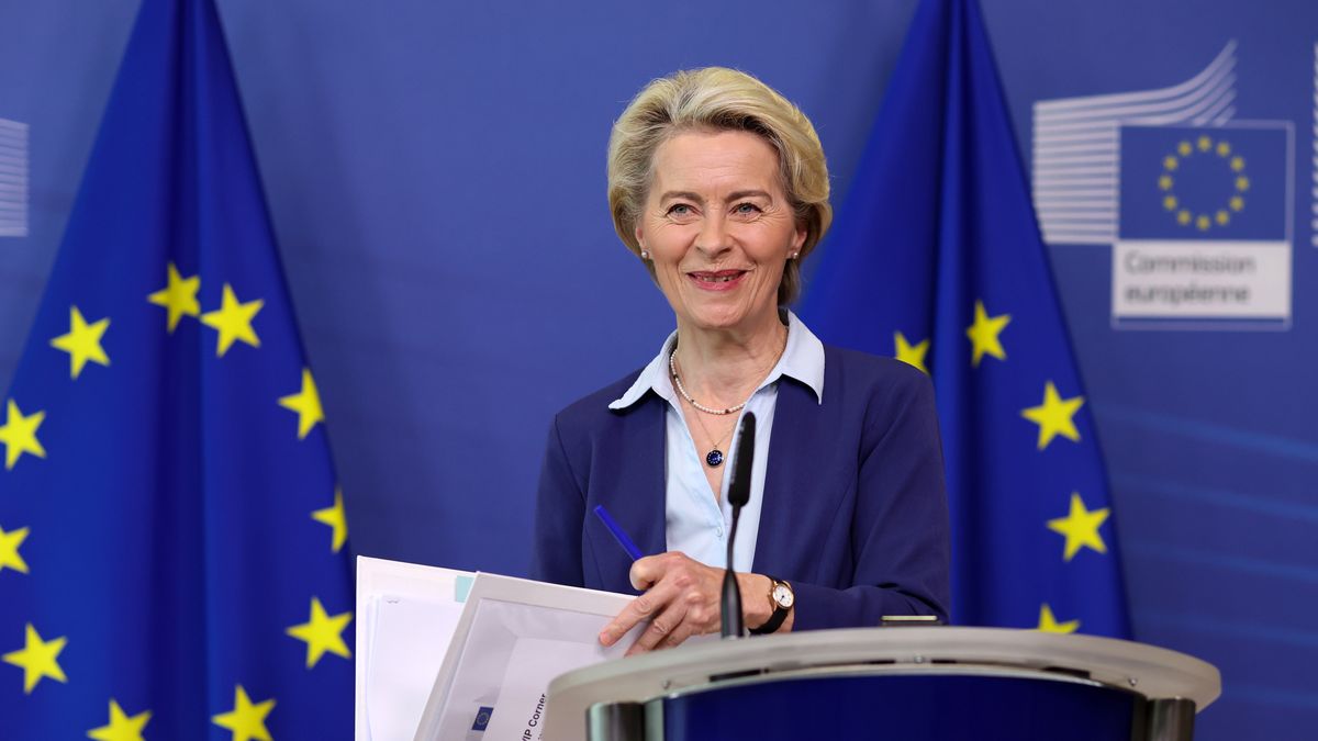 European Commission President Ursula von der Leyen gives a press briefing following the European Commission weekly college meeting in Brussels, Belgium, 20 June 2023. The European Commission present its European Economic Security Strategy and the long-term EU budget. EPA/OLIVIER HOSLET Dostawca: PAP/EPA.