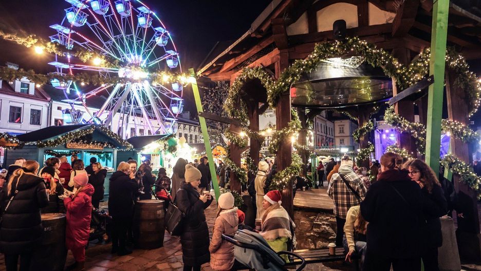 Na rzeszowskim Rynku rozbłysło Świąteczne Miasteczko