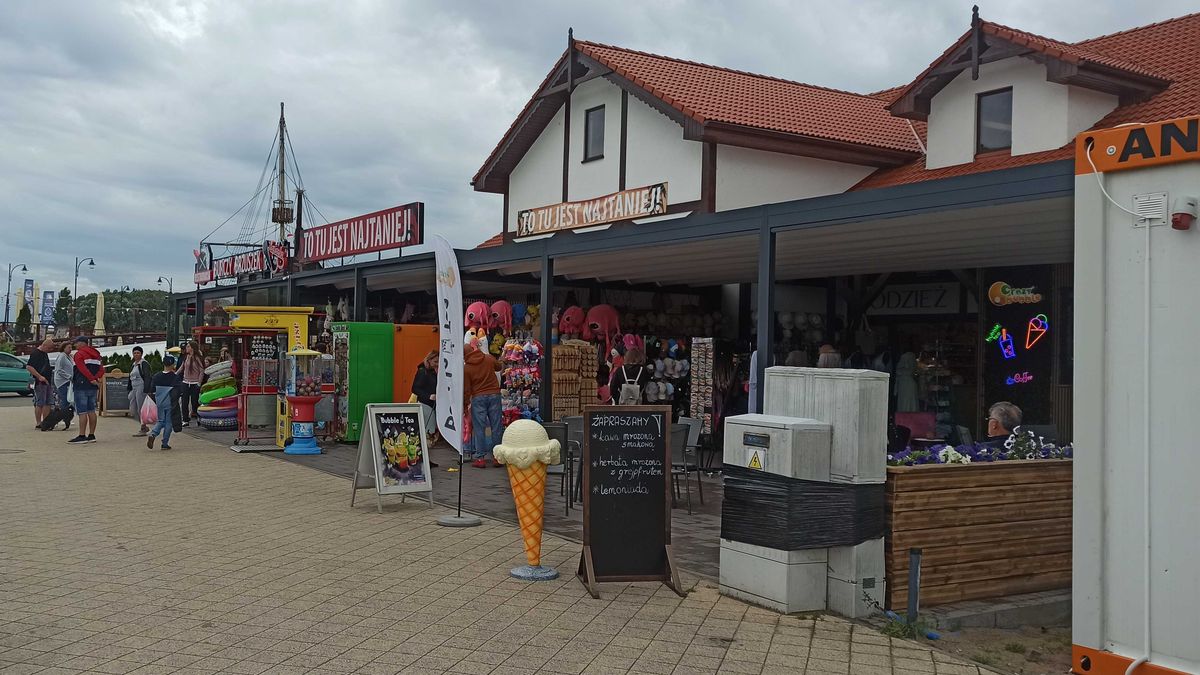 Mimo wyższych wynagrodzeń Polacy wolą przyjechać na krótszy wakacyjny pobyt i zjeść na miejscu 