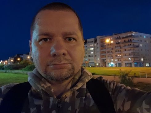 Huawei P40 Pro Plus przedni aparat widok selfie noc