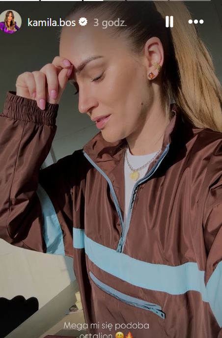 Rolniczka wybrała jasnoróżowy manicure