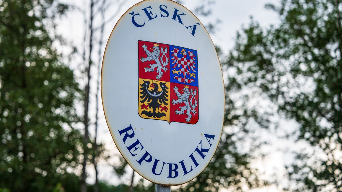 A road sign marking the Czech Republic border with Germany in Rozvadov, Czech Republic, on Tuesday, Sept. 17, 2024. A temporary extension of border controls to all of Germany's nine land frontiers took effect on Monday, part of an enhanced effort to tackle irregular migration and people smuggling that has irritated some of its neighbors. Photographer: Milan Jaros/Bloomberg via Getty Images