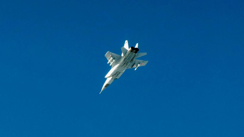 Archiwum zagraniczne East News 2025-09
This September 19, 2025 Hand Out image released by the Swedish Airforce shows a Russian MIG-31 fighter jet flying above the Baltic sea after violating Estonian air space. Three Russian MiG-31 fighters violated Estonian airspace over the Gulf of Finland on Friday, Estonia said, triggering complaints of a dangerous new provocation from the EU and NATO. Sweden and Finland scrambled rapid reaction aircraft, a spokesman for the Supreme Headquarters Allied Powers Europe (SHAPE) told reporters. (Photo by Forsvarsmakten / HANDOUT / AFP) / RESTRICTED TO EDITORIAL USE - MANDATORY CREDIT "AFP PHOTO /  SOURCE / BYLINE" - HANDOUT - NO MARKETING NO ADVERTISING CAMPAIGNS - DISTRIBUTED AS A SERVICE TO CLIENTS
FORSVARSMAKTEN