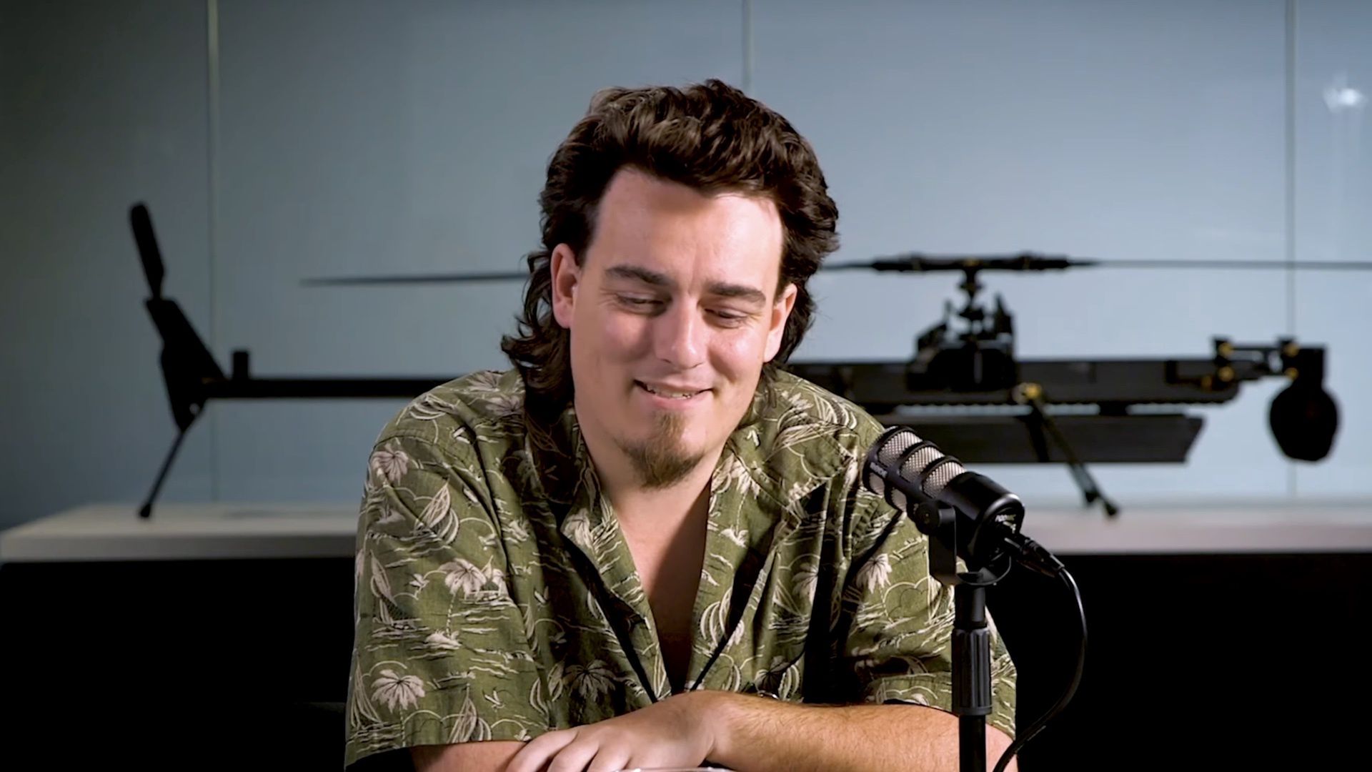 Palmer Luckey na tle drona Ghost