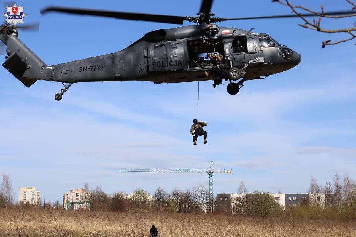policyjny śmigłowiec BLACK HAWK