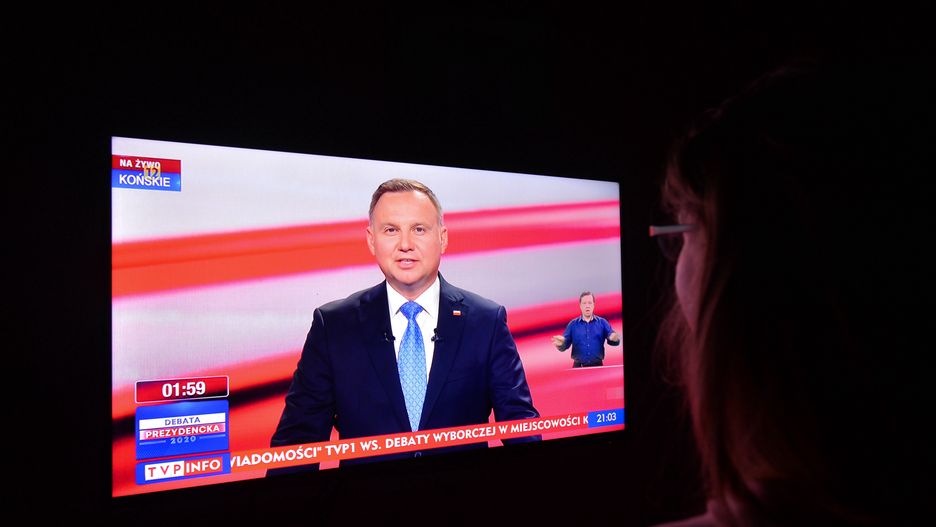 Wybory 2020. "Wiadomości" TVP dobrze o Andrzeju Dudzie, źle o Rafale Trzaskowskim