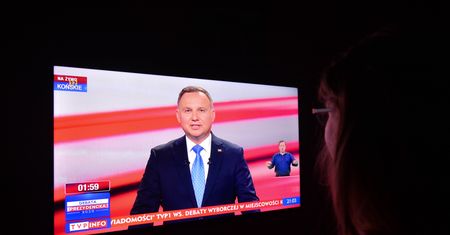 Wybory 2020. "Wiadomości" przed II turą częściej o Rafale Trzaskowskim niż Andrzeju Dudzie