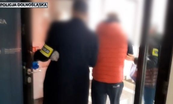 Adwokat oskarżony o oszustwa i korupcję – klientom obiecywał wpływy w prokuraturze