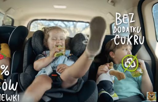 Dziecięce swawole w reklamie musów Kubusia