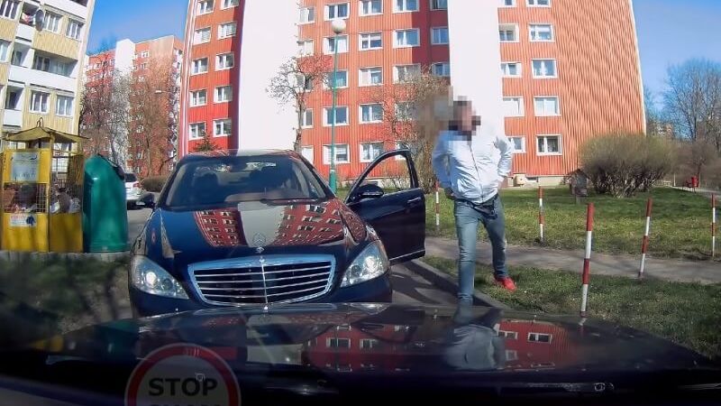 Agresywny kierowca mercedesa na ul. Okrzei w Lublinie