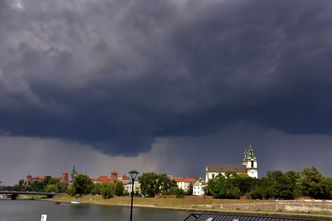 Ciemne chmury nad Polską. Rząd zapowiada reakcję