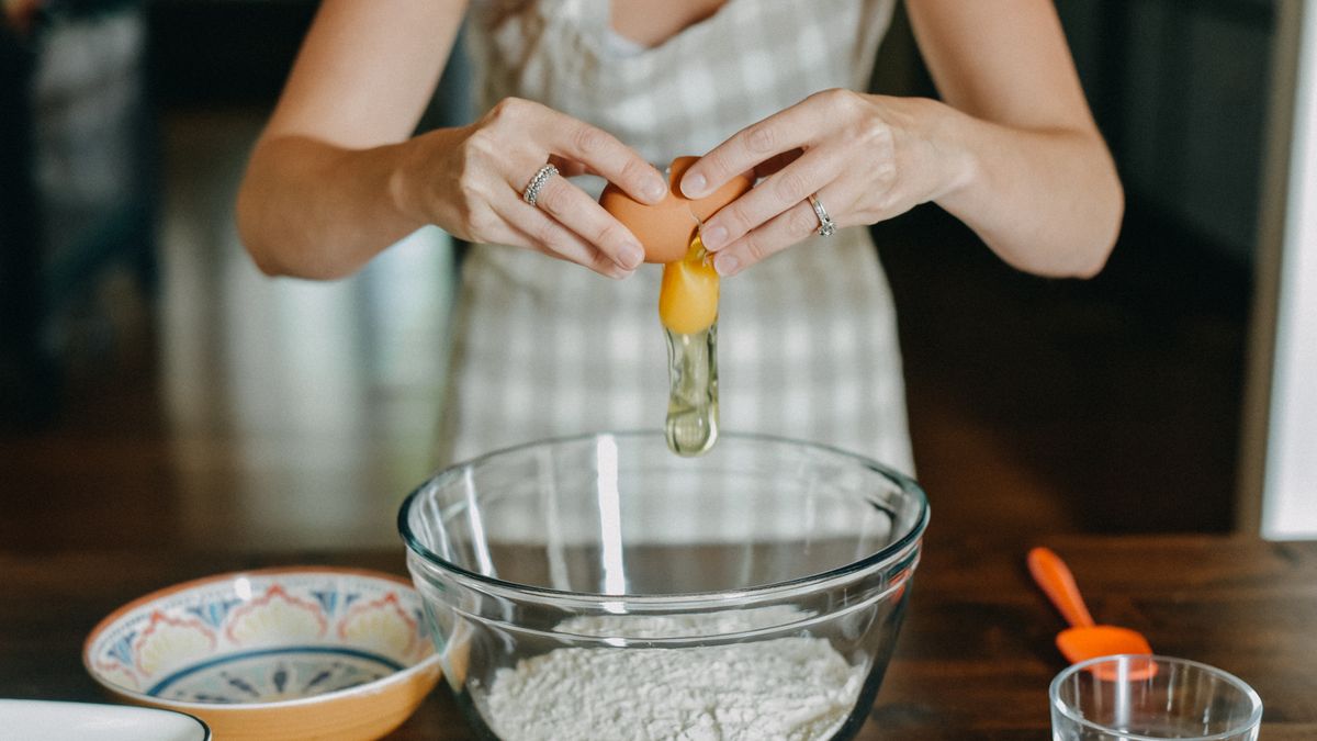 Czy wiesz, jak poprawnie rozbić jajko?