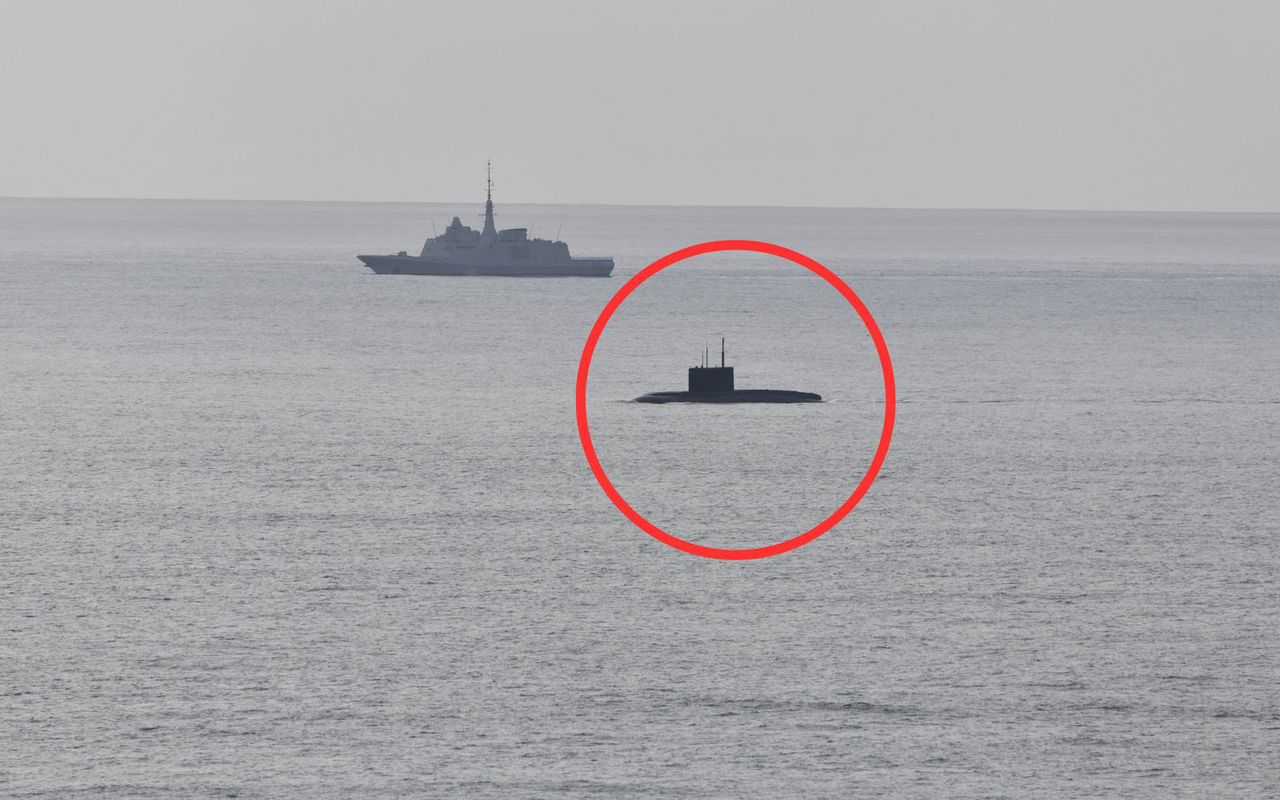 Nagle wynurzył się u wybrzeży Francji. To rosyjski okręt podwodny