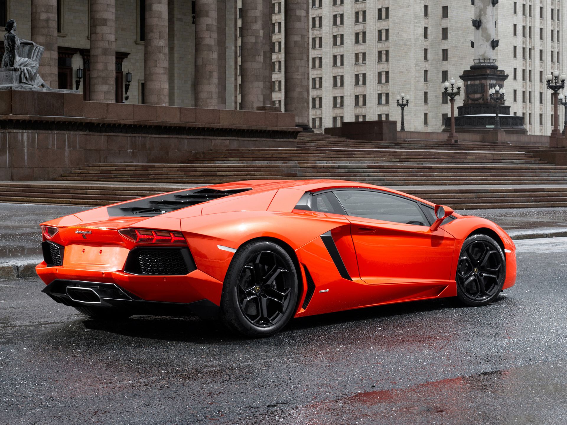 Lamborghini Aventador 5