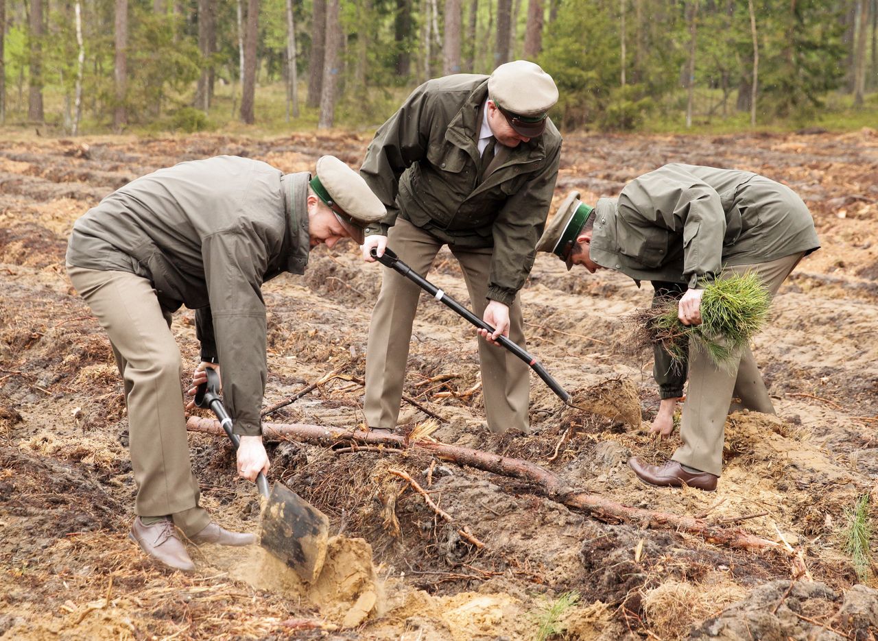 Leśnik bez brody, reklamówki i tatuaży, ale z modlitewnikiem