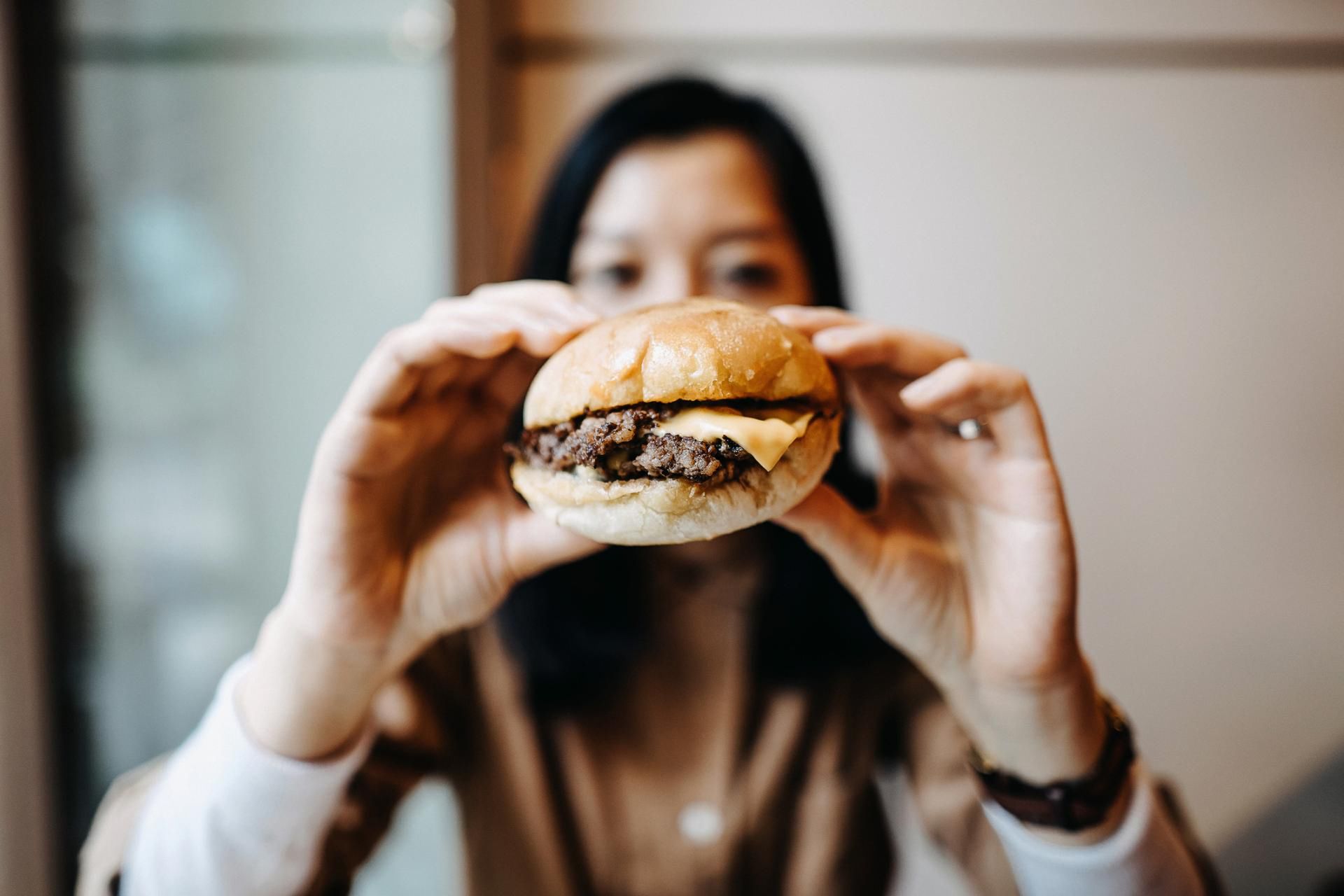 GIS ostrzega przed burgerami z wycofanej partii