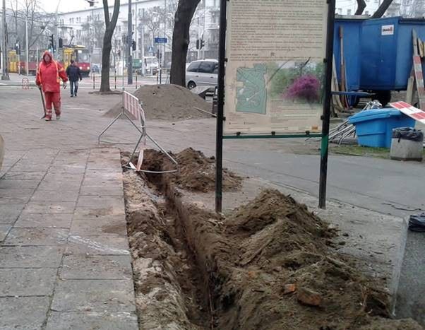 Przyjemniejsze spacery w Parku Praskim. "Główne aleje do remontu"