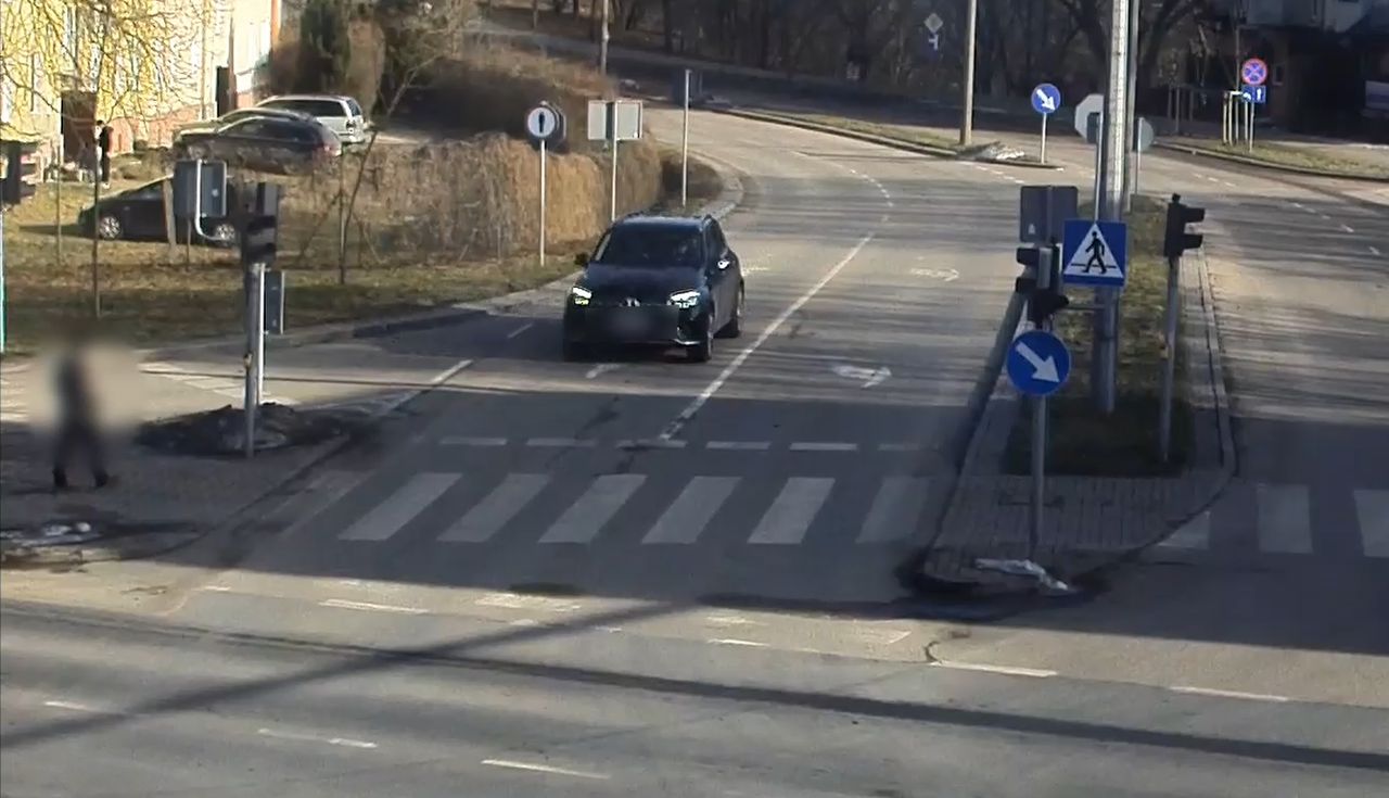 Miał czerwone światło. Pojechał dalej. Dramatyczny finał