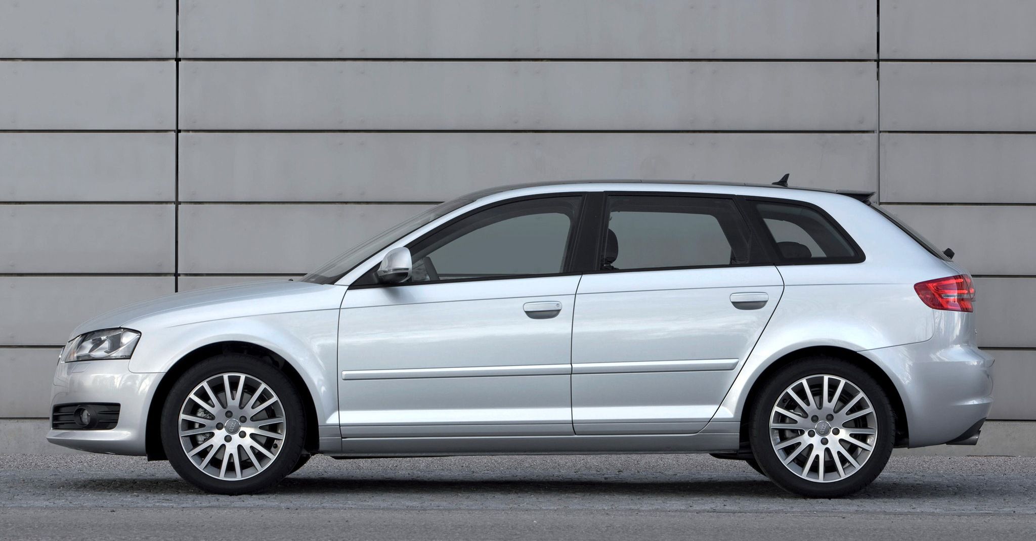 Wersja pięciodrzwiowa Sportback trochę przypomina wizualnie kombi.