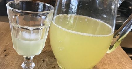 Przepis na autentyczną lemoniadę. Prosta sztuczka czyni cuda