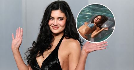 Kylie Jenner KUSI w za małym bikini. Rozgrzała fanów do czerwoności [ZDJĘCIA]