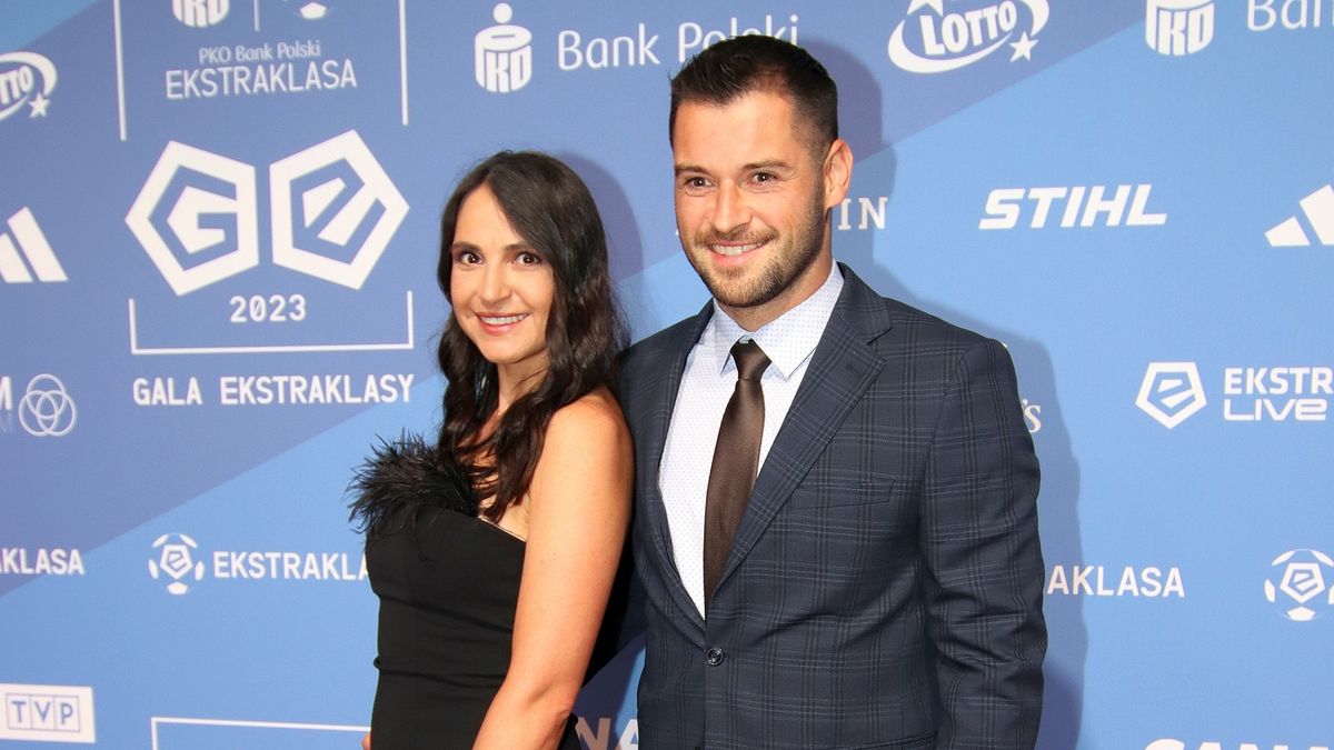 Na zdjęciu: Zlatan Alomerović wraz ze swoją żoną na gali PKO Ekstraklasy