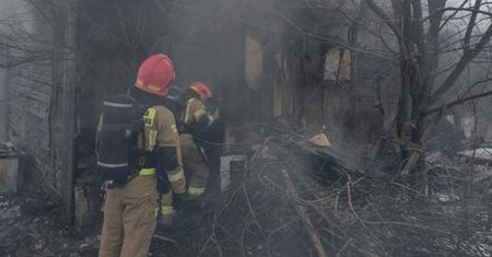Pożar drewnianego budynku mieszkalnego