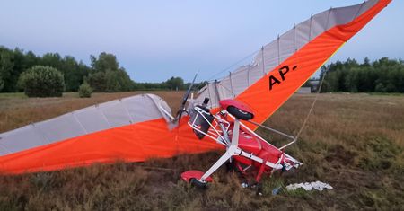 Motolotnia runęła na ziemię. Pilot przeżył upadek