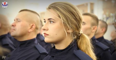 Nowi policjanci i policjantki złożyli ślubowanie. W szeregi lubelskiego garnizonu wkroczyło 70 nowych funkcjonariuszy