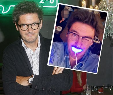 Kuba Wojewódzki stroi sobie żarty z kobiet. A za nim półnaga dziewczyna