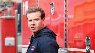 Wypadek na planie "9-1-1". Oliver Stark doznał poważnej kontuzji