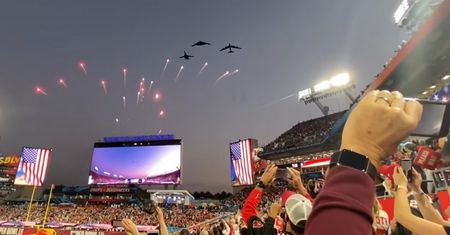 USA. Trzy bombowce wzbiły się w powietrze. Wielkie wydarzenie podczas Super Bowl [Wideo]