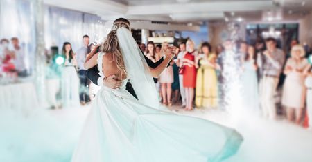 Panna młoda pobiła własną matkę. Noc poślubna w kajdankach