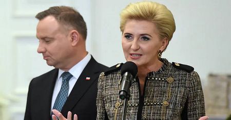 Ambulans przed Pałacem Prezydenckim. Wysiedli medycy