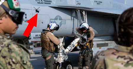 Śmigłowiec Mi-24 zniszczony pociskiem AGM-88E AARGM. To bojowy debiut tej broni