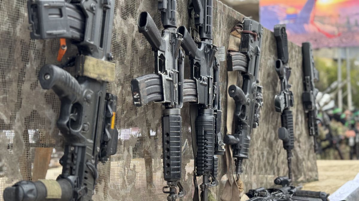 RAFAH, GAZA - FEBRUARY 22: Weapons belonging to the Israeli army are on display as Al-Qassam Brigades, the armed wing of Hamas, preparations to hand over six Israeli hostages as part of the seventh exchange deal in the first phase of the ceasefire agreement in Gaza on February 22, 2025 in Rafah, Gaza. The group has designated two handover sites: one in Rafah, southern part of the besieged enclave, and another in Nuseirat, central Gaza. Two Israeli captives, Tal Shoham and Avera Mengistu, are expected to be handed over at this location. (Photo by Abdallah F.s. Alattar/Anadolu via Getty Images)
