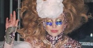 Golgota Lady Gagi, czyli o kobietach, którym szafa przesłoniła świat